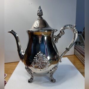 🇬🇧Vintage VINERS Silver Plated Tea Pot  with Ornate Art nouveau Design, 9” high